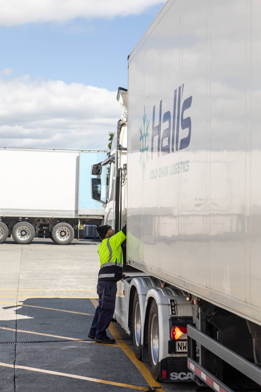 Hall's | Dispatcher